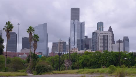 Toma-De-Establecimiento-Del-Centro-De-Houston-En-Un-Día-Nublado