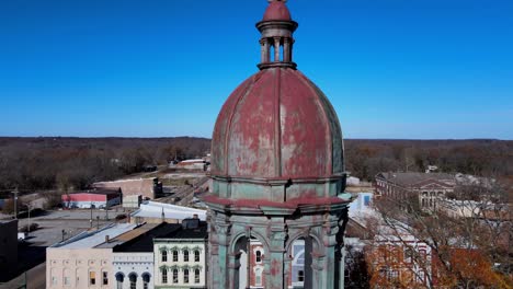 A-specific-type-of-structure-which-houses-a-turret-clock,-the-Henry-County-Courthouse-Clock-Tower---Paris,-Tennessee