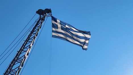Griechische-Flagge-Winkt-In-Zeitlupe-In-Thessaloniki,-Griechenland