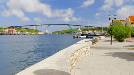 Queen-Juliana-Bridge-in-the-beautiful-Saint-Anna-Bay-of-Punda,-Willemstad,-on-the-Caribbean-island-of-Curacao