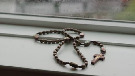 Wide-Pan-Right-of-Wooden-Rosary-Beads