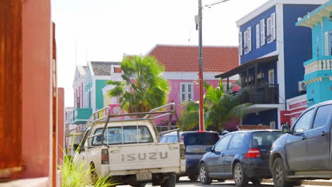 Lebendige-Und-Wunderschöne-Weltkulturerbegebäude-Im-Stadtteil-Pietermaai-In-Der-Nähe-Von-Willemstad-Auf-Der-Karibikinsel-Curaçao