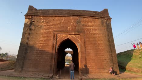 Large-gateway---a-fine-arched-gateway-,-popularly-known-as-"Pathar-darwaja"-in-Hindi-,-is-made-with-dressed-laterite-blocks