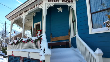 Christmas-decorations-on-porch