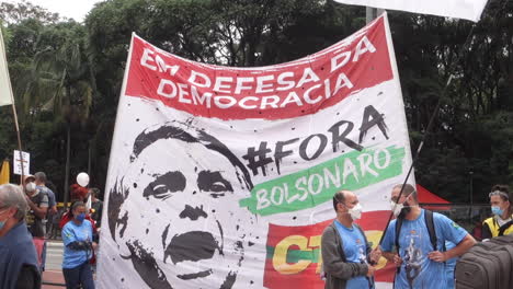 Bolsonaro-Raus,-Zeichen-Der-Verteidigung-Der-Demokratie,-Schwarzes-Bewusstsein,-Sao-Paulo,-Brasilien