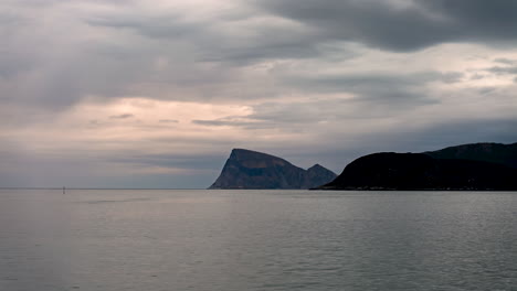 Time-lapse-of-famous-Haaja-Island,-Norway
