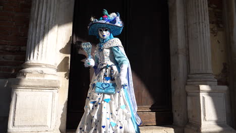 Erstaunliche-Eigenschaften-Der-Traditionellen-Kostümmaske-Des-Berühmten-Karnevals-In-Venedig,-Italien