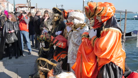 Venecia-Italia---18-De-Febrero-De-2017-Máscara-De-Carnaval-Y-Poses-De-Disfraces-En-La-Plaza-De-San-Marcos