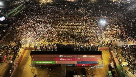 Luftaufnahme-Einer-Riesigen-Menschenmenge,-Die-Sich-Versammelte,-Um-Imran-Khan-In-Minar-E-Pakistan-Zuzuhören-Und-Zu-Sehen