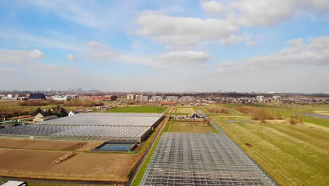 Vista-Aérea-Sobre-Invernaderos-Agrícolas-Industriales-En-Barendrecht.