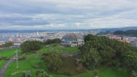 360Âº-viewpoint-dome-on-hilltop-with-views-to-coastal-cityscape