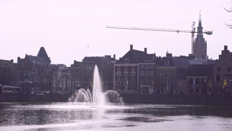 View-of-the-Hofvijver-with-fountain-in-the-city-center-of-The-Hague,-Netherlands