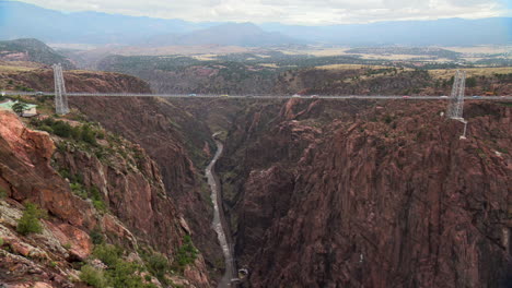Royal-Gorge-Bridge-in-Colorado-with-cars-crossing-above-the-Arkansas-River