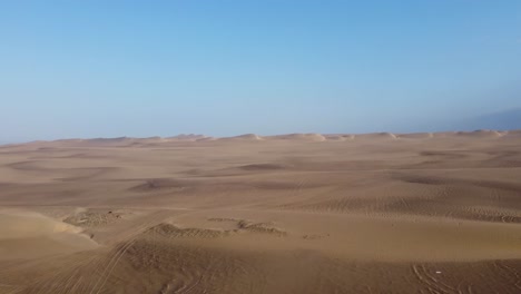 Luftaufnahme-Der-Sandwüste,-Filmische-Sanddünenlandschaft-4k,-Keine-Menschen,-Blauer-Himmel