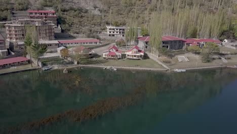 Luftaufnahme-Der-Kachura-Seen,-Zwei-Seen-Im-Bezirk-Skardu-In-Gilgit-Baltistan,-Nordpakistan