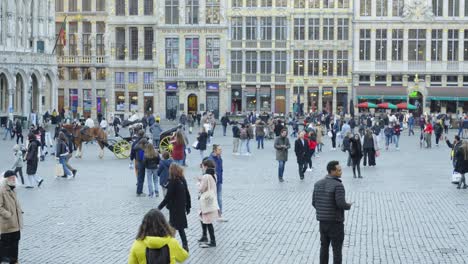 Grand-place-at-day-hour-full-of-tourist-people---Brussels,-Belgium