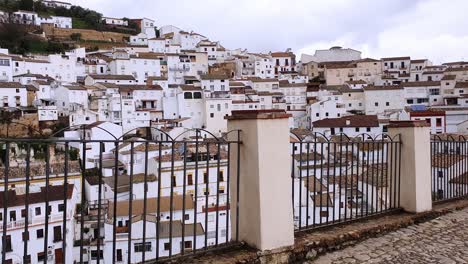 The-beautiful-village-of-Setenil-de-las-Bodegas,-Provice-of-Cadiz,-Andalusia,-Spain