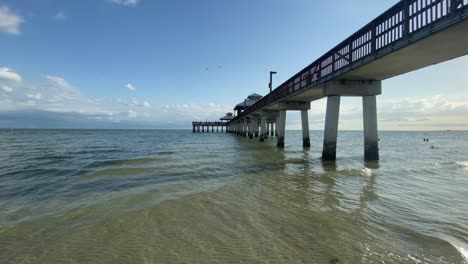 Waves-rolling-underneath-Florida-Fort-Myers-Pier,-beach-US