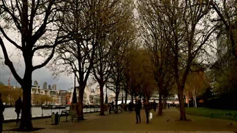 The-Southbank-Walkpath-by-the-River-Thames,-London,-United-Kingdom