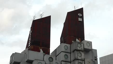Los-Trabajos-De-Demolición-Continúan-En-La-Icónica-Torre-De-La-Cápsula-Nakagin-De-Tokio-En-Ginza-El-16-De-Abril-De-2022,-En-Tokio,-Japón