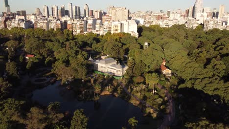 Aerial-view-orbiting-palace-in-Buenos-Aires-park