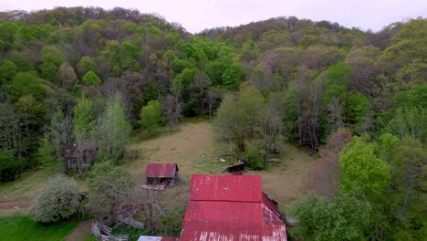 aerial-pullout-old-barn-in-matney-nc,-north-carolina-near-boone,-blowing-rock-and-banner-elk