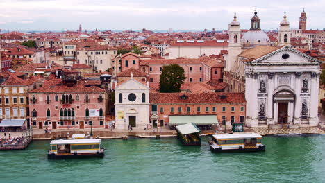 Aerial-shot-of-Dorsoduro,-Venice,-Italy-shoreline,-with-Santa-Maria-del-Rosario