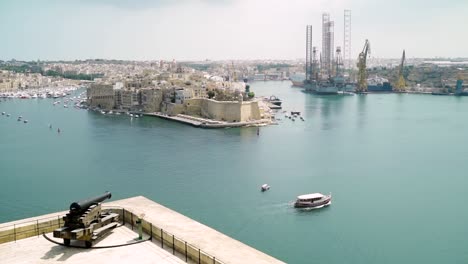 The-harbour-of-Valletta,-Malta-and-the-Three-Cities---boats-sail-in-bay