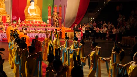 Wanderzeremonie-Der-Mönche-Während-Des-Buddha-Geburtstagsfestes-In-Southbank,-Brisbane-2018