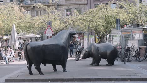 Static-shot-of-the-backside-of-Bull-and-Bear-statue-at-daylight,-Frankfurt,-Hessen,-Germany
