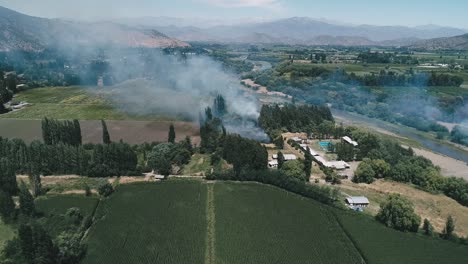 Flug-über-Eine-Brennende-Farm-In-Chile
