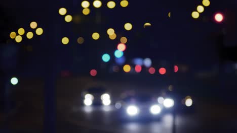 Nachtverkehr-Auf-Der-Straße-Und-Fahrende-Autos
