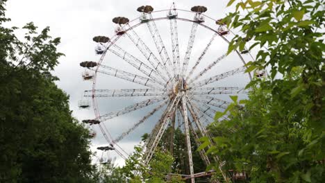 Old-abandoned-Ferris-wheel-in-the-nature