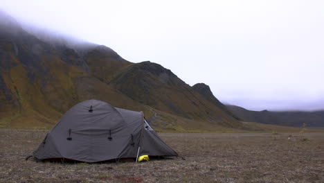 Alaska-camp-site-in-mountains