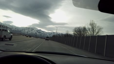 Conducir-Pov-Salt-Lake-City-Montañas-Fondo