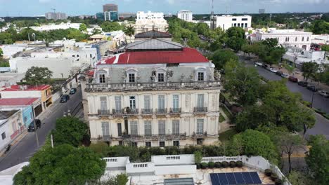Aerial-slide-to-the-right-showing-the-Paseo-de-Montejo-with-the-Casa-Gemalas,-twin-mansions-in-Merida,-Yucatan,-Mexico