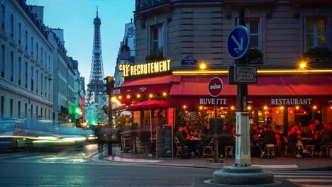 Locked-day-to-dusk-time-lapse-of-Eiffel-Tower,-traffic-and-restaurant-with-traffic-and-pedestrians