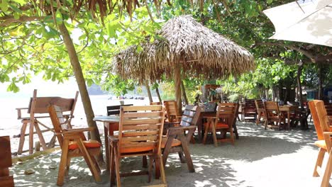 Restaurant-tables-on-the-beach