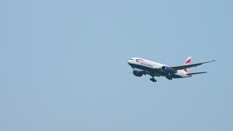 British-Airways-Boeing-777-236-G-ymma-Acercándose-Antes-De-Aterrizar-En-El-Aeropuerto-De-Suvarnabhumi-En-Bangkok,-Tailandia