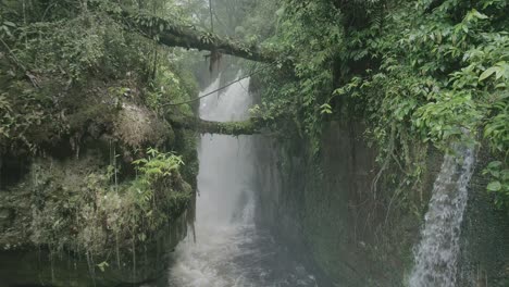Beatiful-waterfall-in-the-Amazon-rainforest
