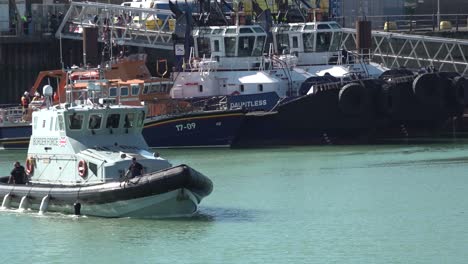 Border-Force-boat-in-the-Dover-docks-doing-regular-checks,-UK