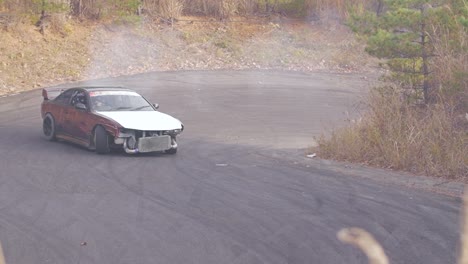Zeitlupen-Actionaufnahme-Eines-Nissan-Silvia,-Der-Durch-Eine-Haarnadelkurve-Driftet