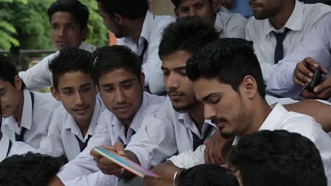 Estudiantes-Indios-De-Uttarakhand-En-Sus-Colegios-Escolares
