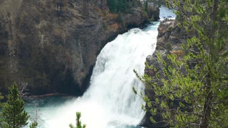 Der-Grand-Canyon-Des-Yellowstone-Nationalparks,-Der-Obere-Wasserfall