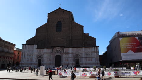 Historische-Basilika-San-Petronio,-Piazza-Maggiore