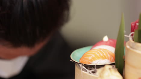 Plato-De-Sushi,-Un-Plato-Tradicional-Japonés-De-Arroz-Con-Vinagre-Preparado.