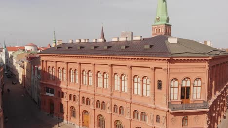 Lettland-Tourismus-Kunstmuseum-Riga-Börse-Fassade-Antenne