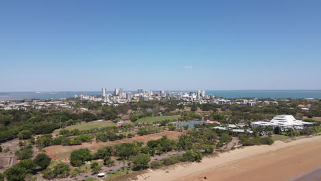 Slow-Moving-Aerial-drone-shot-of-Mindil-Beach-Casino-and-Darwin-Skyline,-Northern-Territory