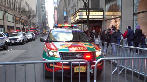 nypd-Holiday-police-car-in-New-York-city