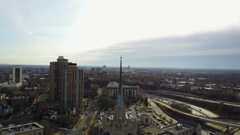 Aerial-view-of-Minneapolis-church-surrounded-by-highways-and-cars-passing-by